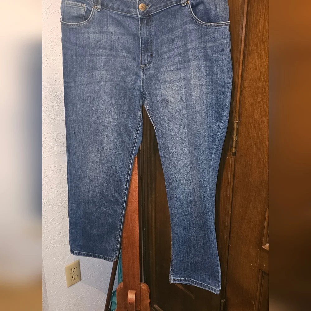Classic Blue Lee's Women's Petite Jeans - Picture 1 of 6